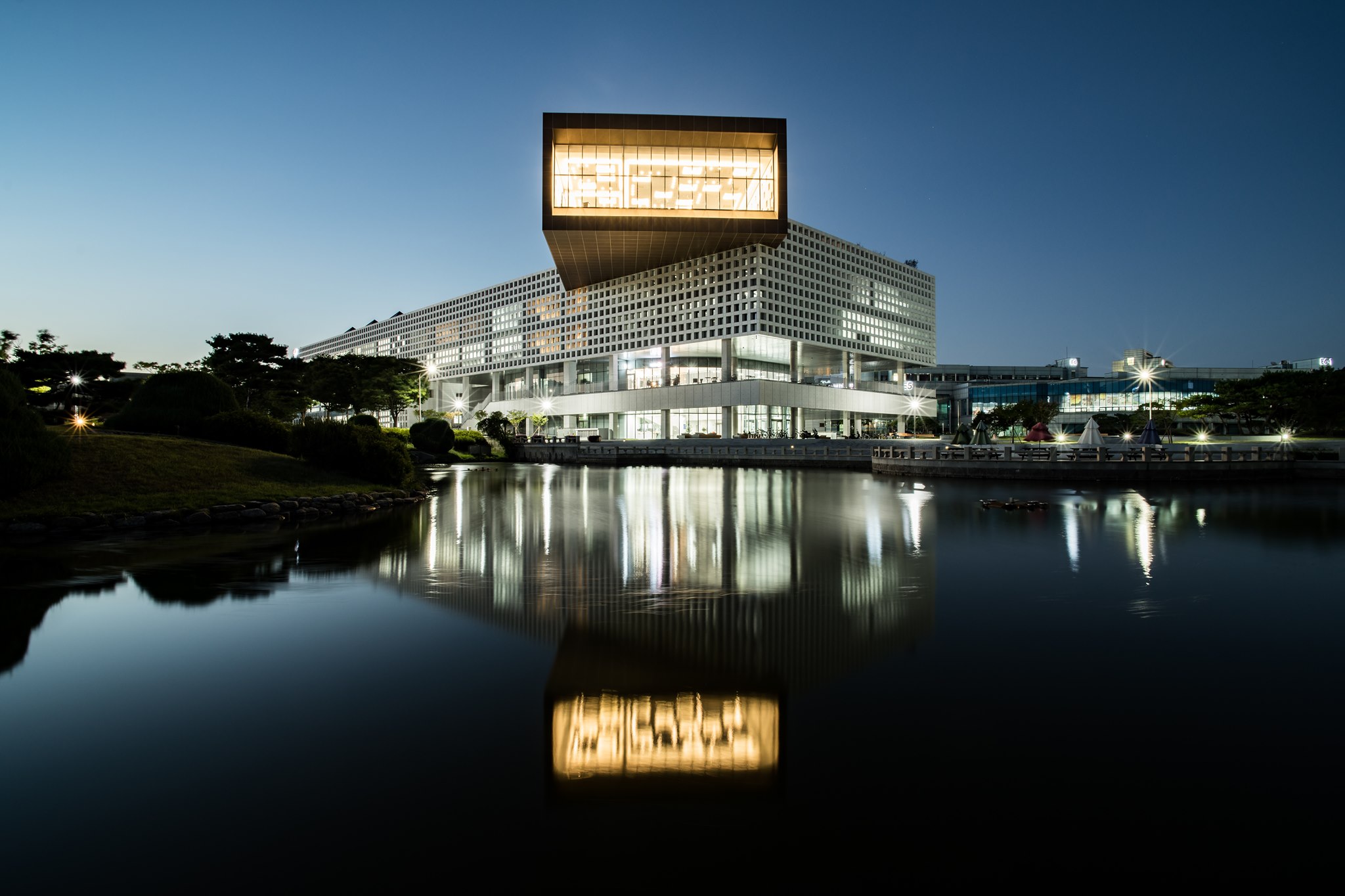 KAIST Library Image
